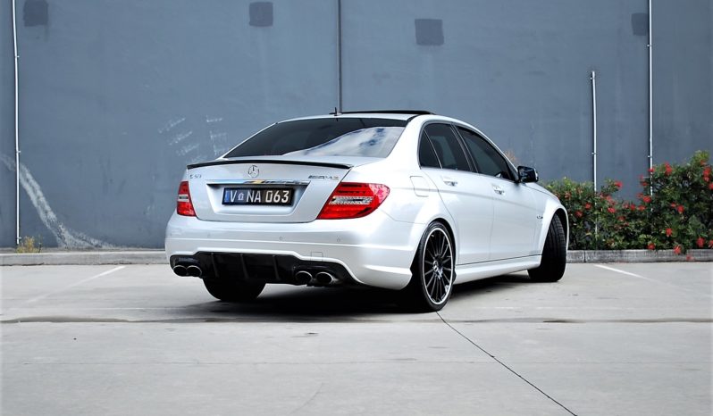 2011 Mercedes-Benz C63 AMG Performance Package full