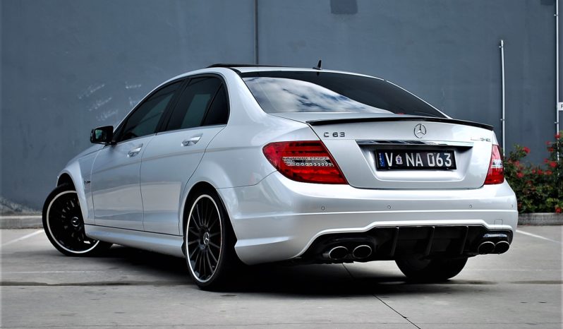 2011 Mercedes-Benz C63 AMG Performance Package full