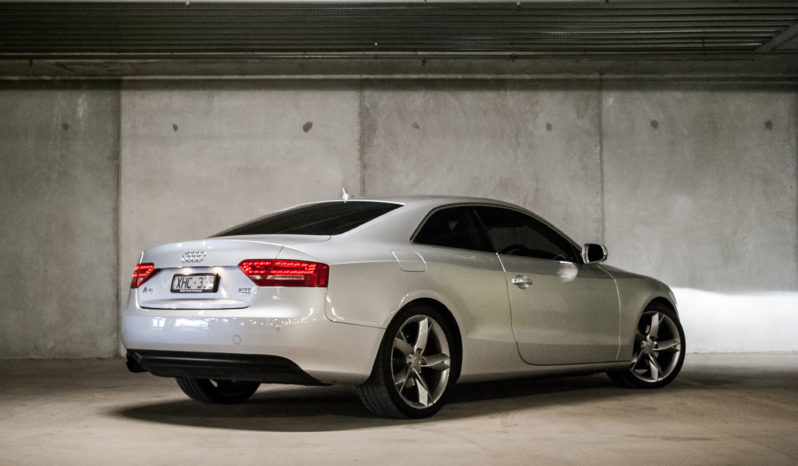 2009 AUDI A5 2.0T Quattro Coupe full